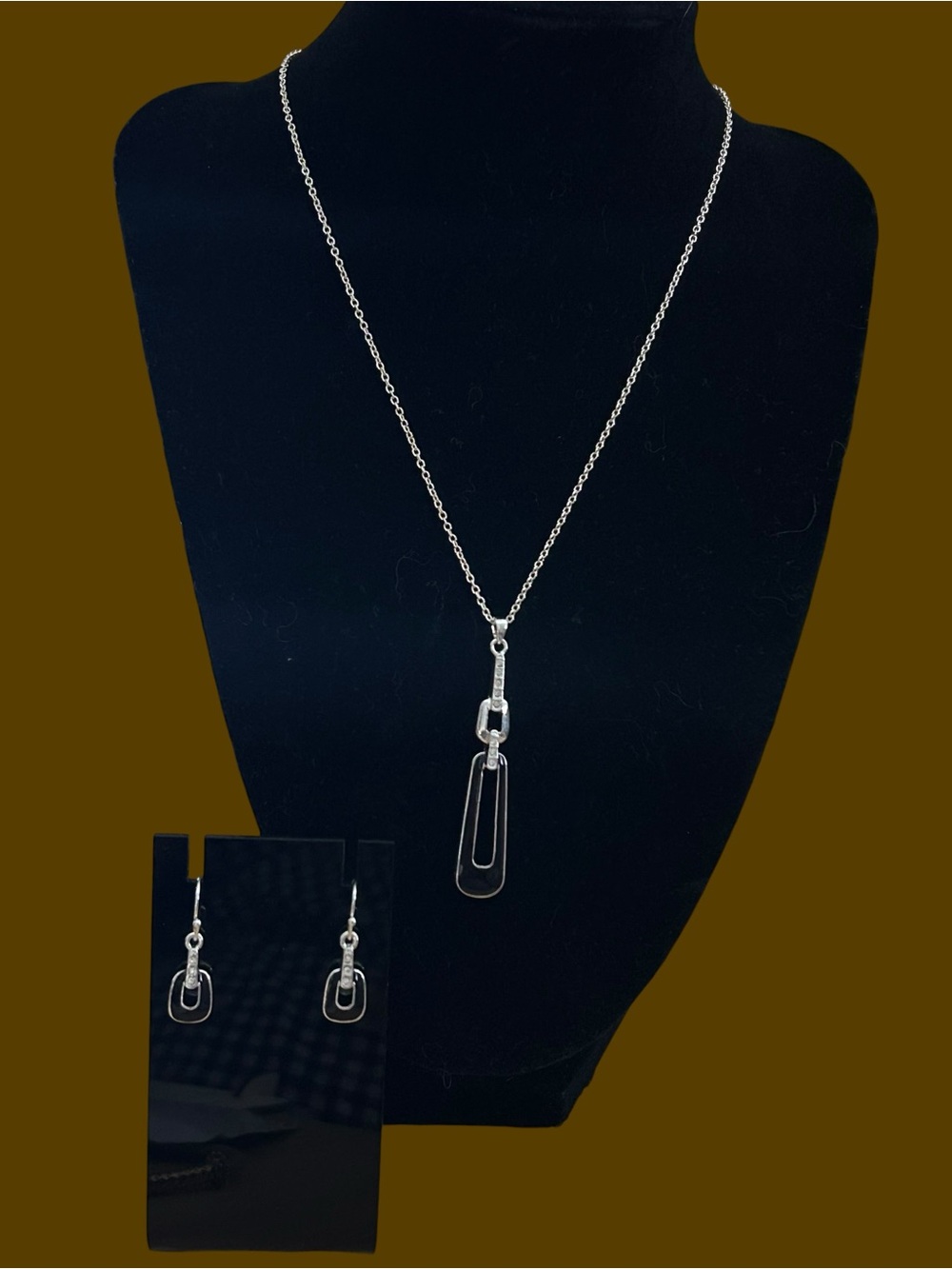 NWT Vintage Avon 2014 Jet Enamel Link Necklace and Earrings Set